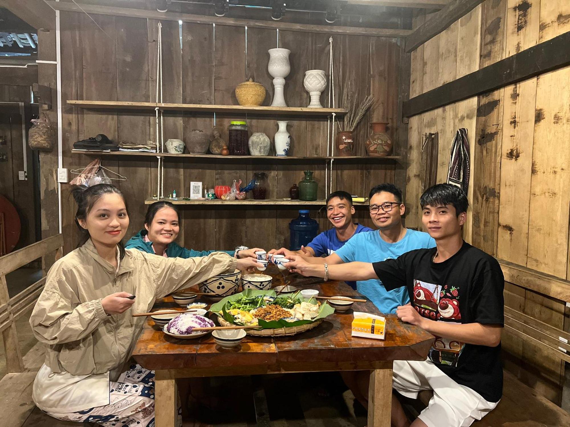 Lung Muoi Homestay Na Giao Exterior photo